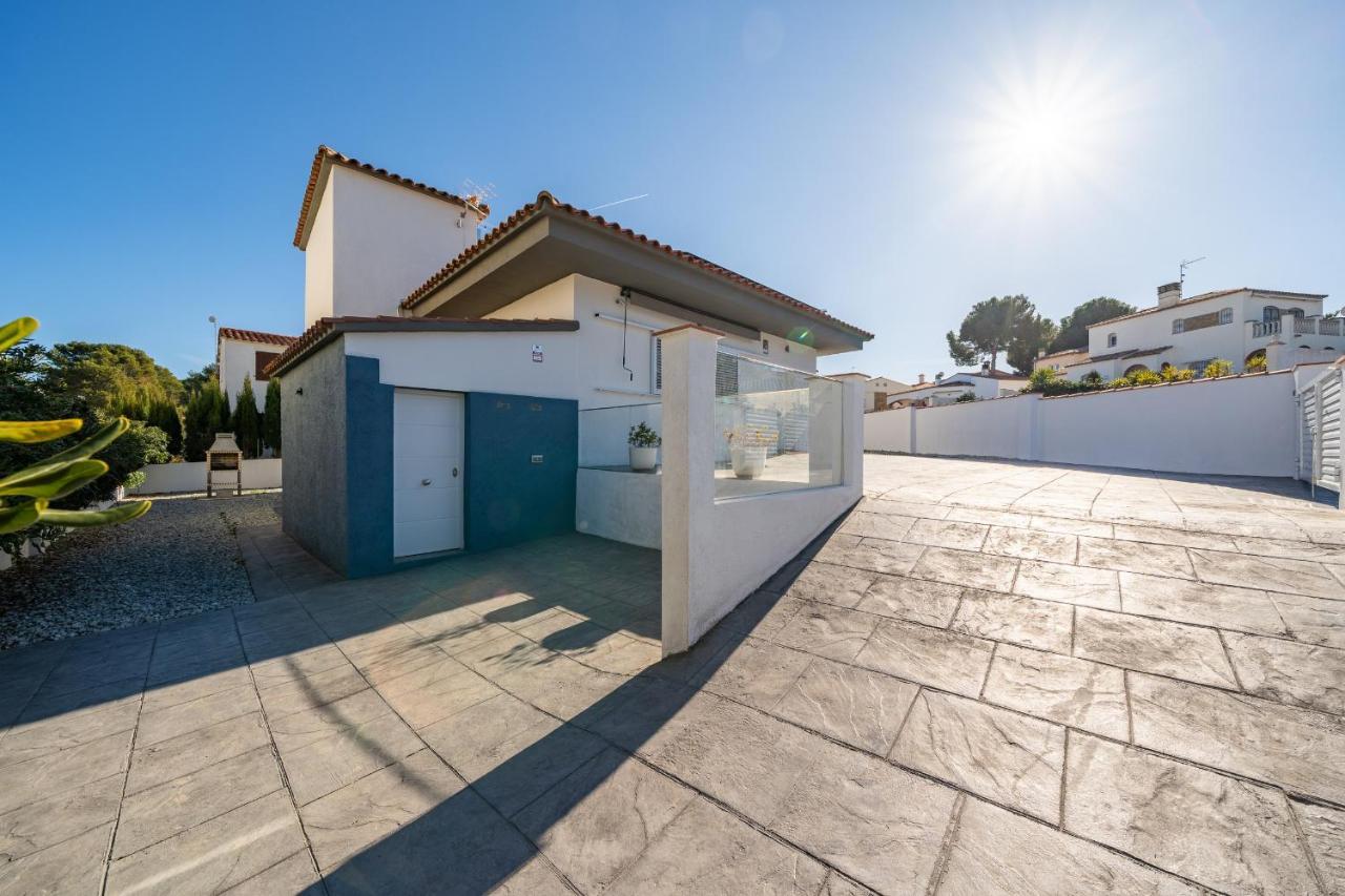 Villa Deborah L'Escala Exterior photo